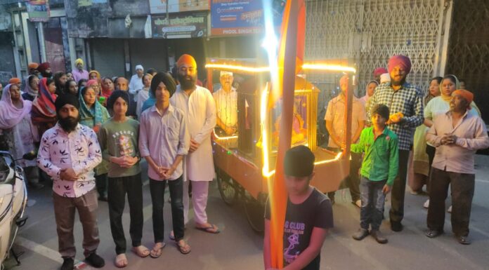 देवबंद,प्रभातफेरी में गुरवाणी गायन कर संगत हुई निहाल