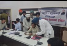 हरिद्वार सिखों के पवित्र धार्मिक स्थल ज्ञान गोदड़ी गुरुद्वारे के विवाद को लेकर सिख समाज के द्वारा जिलाधिकारी को ज्ञापन सौंपा