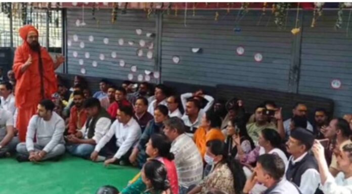 ऋषिकेश,भारी विरोध के बीच तीसरे दिन भी शराब का ठेका बंद अन्तरराष्टीय हिन्दू महासभा के जिला अध्यक्ष ने दिया समर्थन