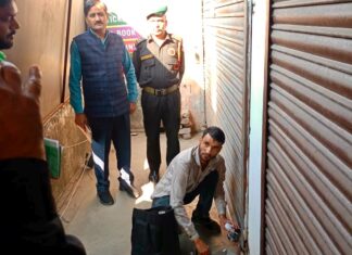 सहारनपुर,निगम कर रहा 850 बडे़ बकायादारों की कुर्की की तैयारी,साढे़ छह लाख किराया जमा न करने पर निगम ने की पांच दुकानें सील