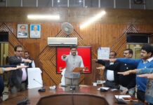 सहारनपुर,आयुक्त कार्यालय एवं कलेक्ट्रेट में दिलाई गयी संविधान की शपथ