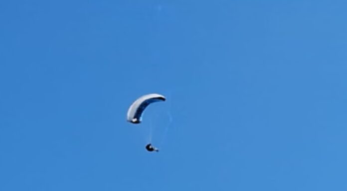 उत्तराखंड रजत जयंती पर भव्य एयरो शो, आठ राज्यों के 18 ग्लाइडर पायलटों ने आसमान में दिखाए करतब