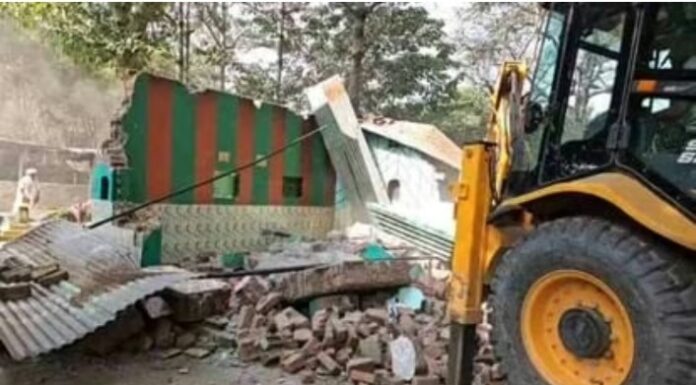 हरिद्वार ,सरकारी जमीन पर बनी अवैध दरगाह पर चला प्रशासन का बुलडोजर