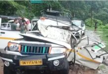 उत्तराखंड, मैक्स दुर्घटनाग्रस्त दो की मौत छह घायल