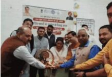 हरिद्वार, विधायक मदन कौशिक और मेयर किरण जैसल के कार्यक्रम में बच्चों को दिए गए एक्सपायरी डेट के चिप्स