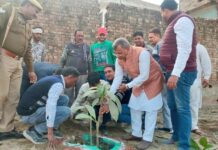 सहारनपुर,ढमोला किनारे महापौर व नगरायुक्त ने किया वृहद पौधारोपण
