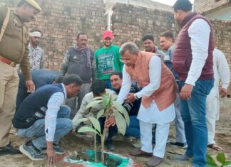 सहारनपुर,ढमोला किनारे महापौर व नगरायुक्त ने किया वृहद पौधारोपण