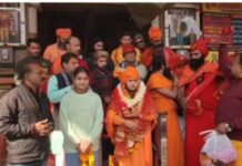 हरिद्वार,गायिका कवि सिंह की पदयात्रा शुरू, भारत को हिंदू राष्ट्र घोषित करने की मांग