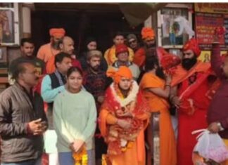 हरिद्वार,गायिका कवि सिंह की पदयात्रा शुरू, भारत को हिंदू राष्ट्र घोषित करने की मांग