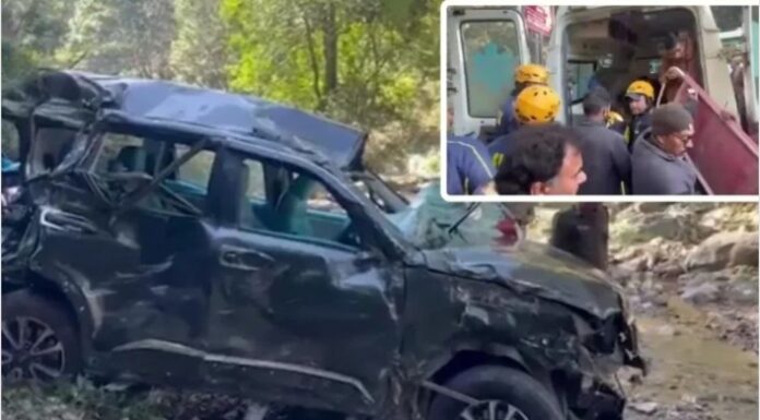 उत्तराखंड, कैंची धाम के पास सड़क हादसा तीन की मौत चार घायल