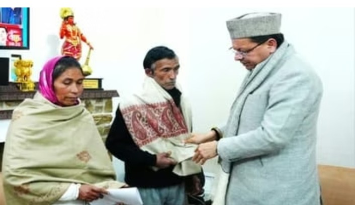 उत्तराखंड, सीएम धामी से मिले अंकिता भंडारी के माता पिता